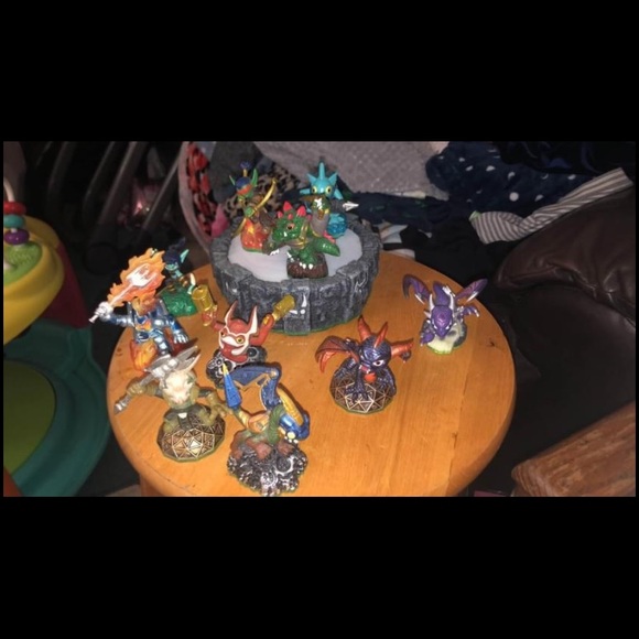 Skylanders PS3 Portal and Characters - Picture 2 of 2